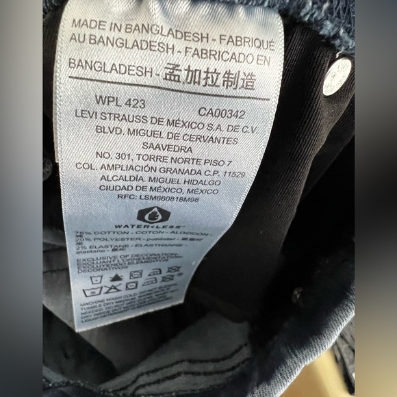 Signature LeviStrauss Gold total shaping pull on skinny jeans women’s size 26x28 - Picture 6 of 6